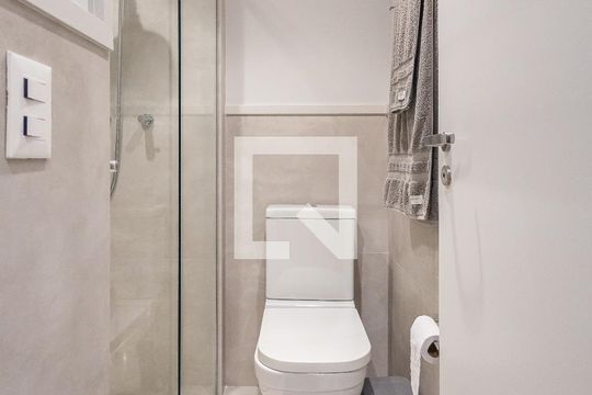 Banheiro de kitnet/studio à venda com 1 quarto, 20m² em Pinheiros, São Paulo