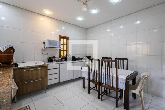 Casa para alugar com 4 quartos, 330m² em Vila Madalena, São Paulo