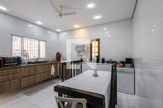 Cozinha de casa para alugar com 4 quartos, 330m² em Vila Madalena, São Paulo
