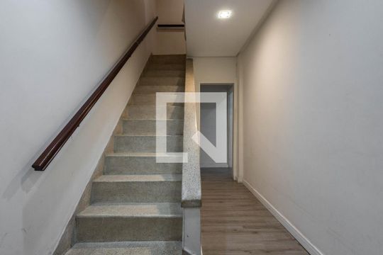 Corredor de casa para alugar com 4 quartos, 330m² em Vila Madalena, São Paulo