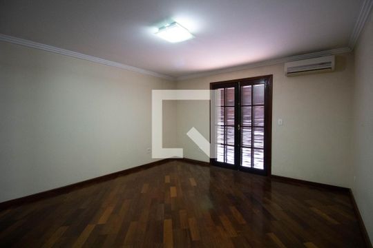 Suíte de casa à venda com 5 quartos, 369m² em Vila Regina, São Paulo