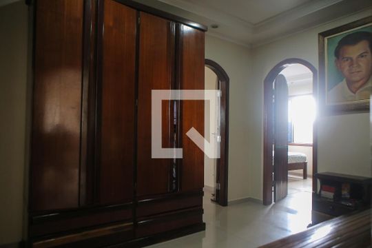 Corredor de apartamento para alugar com 5 quartos, 400m² em Embaré, Santos