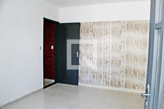 Quarto de casa para alugar com 1 quarto, 60m² em Jardim Santa Maria, São Paulo