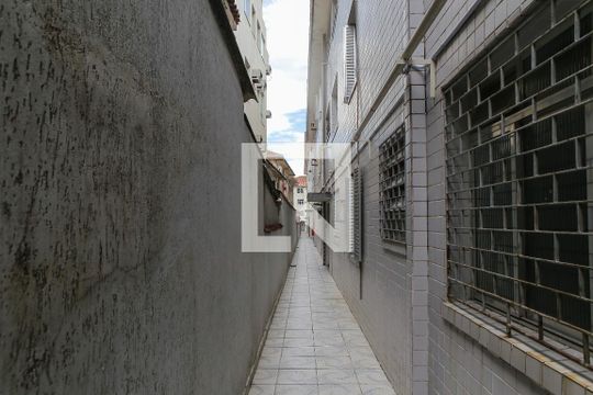 Entrada de apartamento para alugar com 2 quartos, 70m² em Encruzilhada, Santos