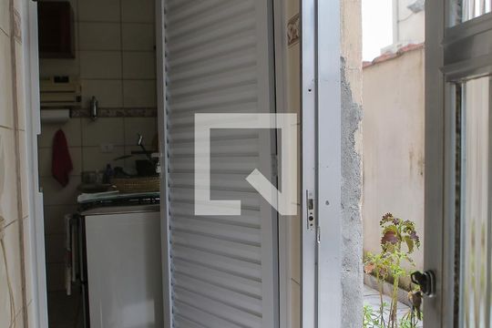 Lavanderia de apartamento para alugar com 2 quartos, 70m² em Encruzilhada, Santos