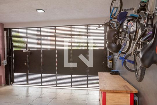 Garagem de casa à venda com 3 quartos, 240m² em Perdizes, São Paulo