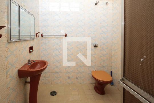 Banheiro de casa para alugar com 2 quartos, 70m² em Chácara Belenzinho, São Paulo