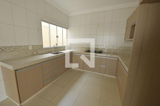 Casa à venda com 5 quartos, 450m² em Jardim Novo Mundo, Goiânia