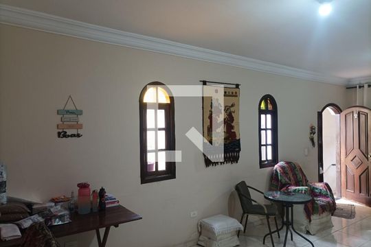 Sala de casa à venda com 3 quartos, 125m² em Jardim Teresa, São Paulo