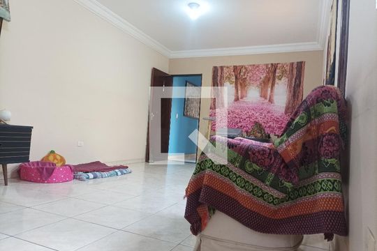 Sala de casa à venda com 3 quartos, 125m² em Jardim Teresa, São Paulo