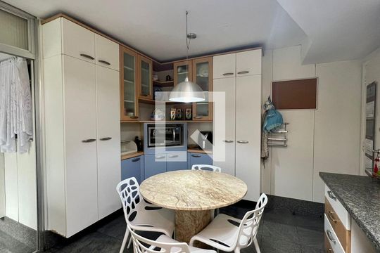 Cozinha  de apartamento à venda com 5 quartos, 210m² em Santo Antônio, Belo Horizonte
