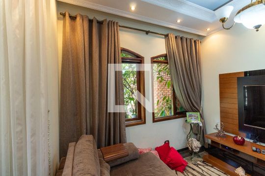 Sala 1 de casa à venda com 4 quartos, 360m² em Vila Nhocuné, São Paulo