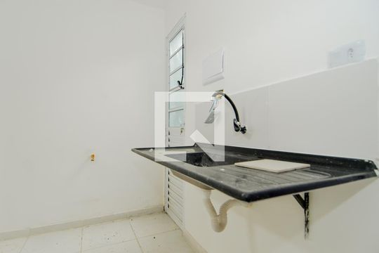 Cozinha de kitnet/studio para alugar com 1 quarto, 24m² em Vila Barros, Guarulhos