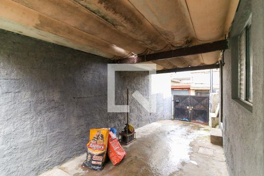 Quintal de casa para alugar com 1 quarto, 40m² em Campo Limpo, São Paulo