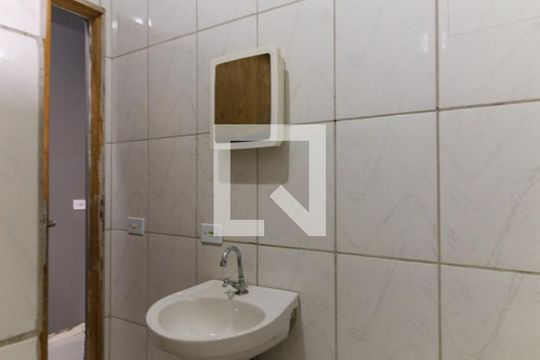 Banheiro de casa para alugar com 1 quarto, 40m² em Campo Limpo, São Paulo