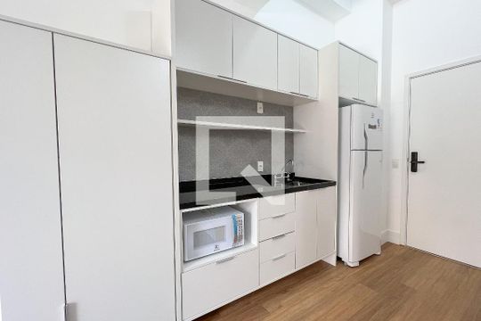Cozinha de kitnet/studio para alugar com 1 quarto, 27m² em Perdizes, São Paulo