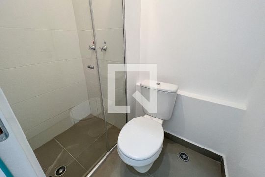 Banheiro de kitnet/studio para alugar com 1 quarto, 27m² em Perdizes, São Paulo