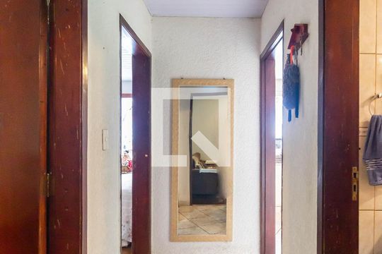 Corredor de casa à venda com 2 quartos, 250m² em Jardim Ester, São Paulo