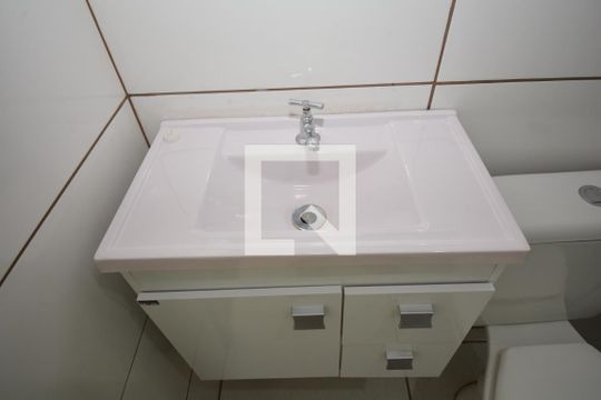 Banheiro de apartamento para alugar com 3 quartos, 56m² em Irajá, Rio de Janeiro