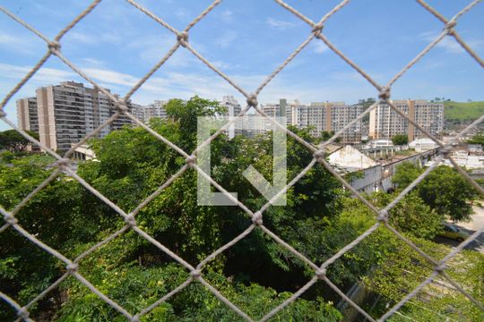 Vista do Quarto 2 de apartamento para alugar com 3 quartos, 56m² em Irajá, Rio de Janeiro