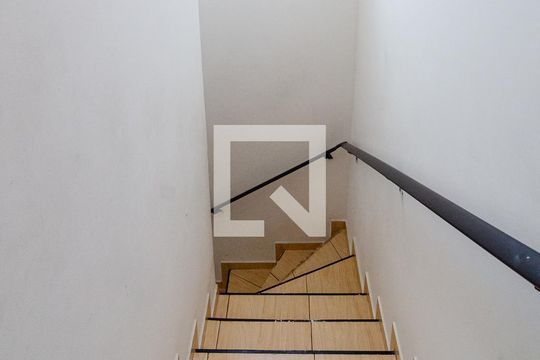 Escadas de casa de condomínio à venda com 2 quartos, 57m² em Vila Campestre, São Paulo