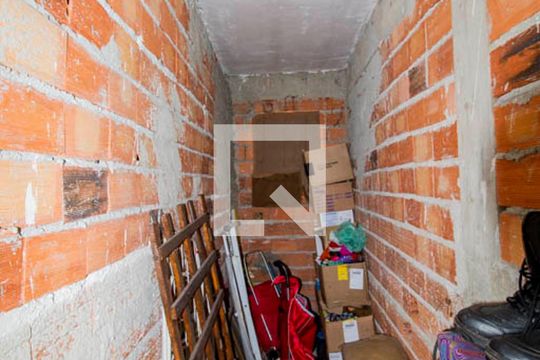 Corredor de casa para alugar com 2 quartos, 80m² em Jardim Gonzaga, São Paulo