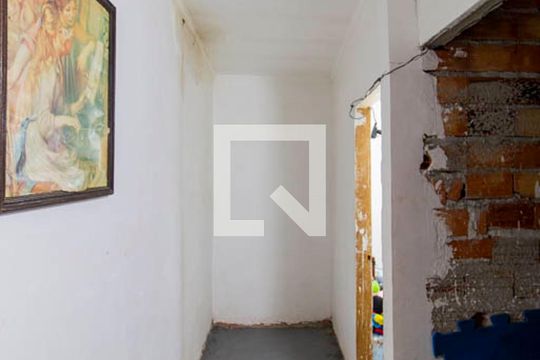 Corredor de casa para alugar com 2 quartos, 80m² em Jardim Gonzaga, São Paulo