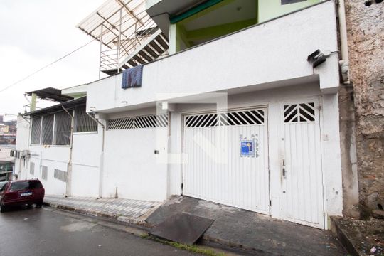 Fachada de casa para alugar com 2 quartos, 70m² em Bandeiras, Osasco