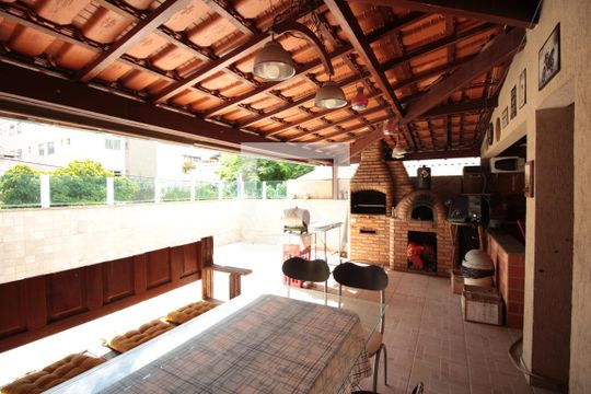 Area Gourmet de casa à venda com 5 quartos, 473m² em Santa Rosa, Belo Horizonte