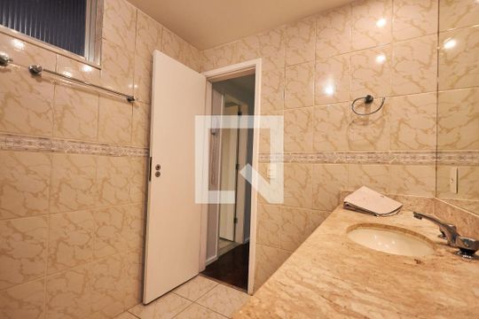 Banheiro de apartamento à venda com 3 quartos, 180m² em Copacabana, Rio de Janeiro