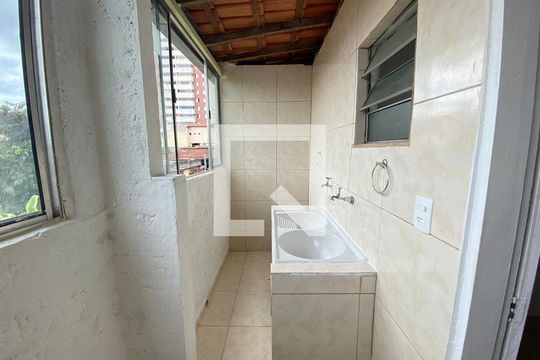 Área de Serviço de casa para alugar com 3 quartos, 90m² em Sagrada Família, Belo Horizonte