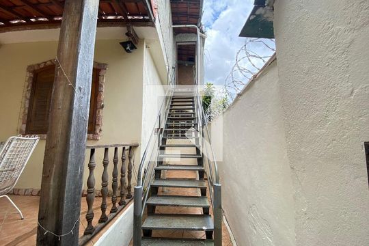 Área comum de casa para alugar com 3 quartos, 90m² em Sagrada Família, Belo Horizonte