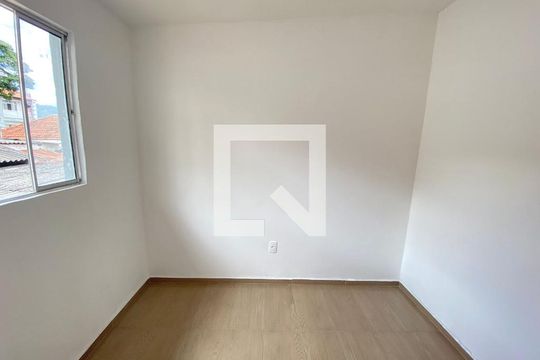 Quarto 2 de casa para alugar com 3 quartos, 90m² em Sagrada Família, Belo Horizonte