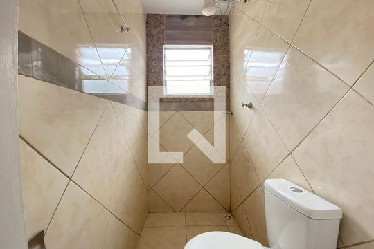 Suite do quarto 3 de casa para alugar com 3 quartos, 90m² em Sagrada Família, Belo Horizonte
