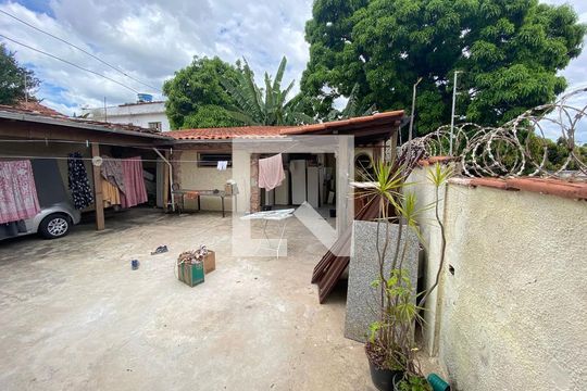 Área comum de casa para alugar com 3 quartos, 90m² em Sagrada Família, Belo Horizonte