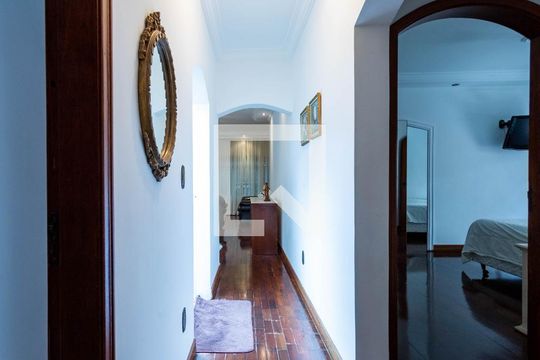 Corredor de casa à venda com 3 quartos, 240m² em Jardim Avelino, São Paulo