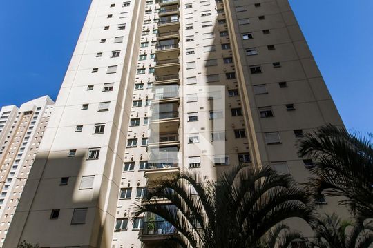 Fachada de apartamento para alugar com 2 quartos, 68m² em Jardim Tupanci, Barueri