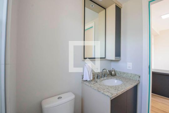 Banheiro de apartamento para alugar com 1 quarto, 40m² em Partenon, Porto Alegre