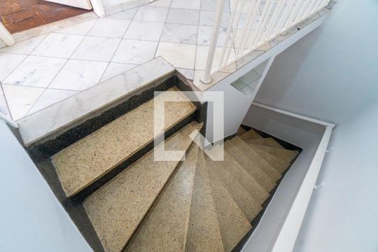 Escada de casa para alugar com 3 quartos, 120m² em Jabaquara, São Paulo