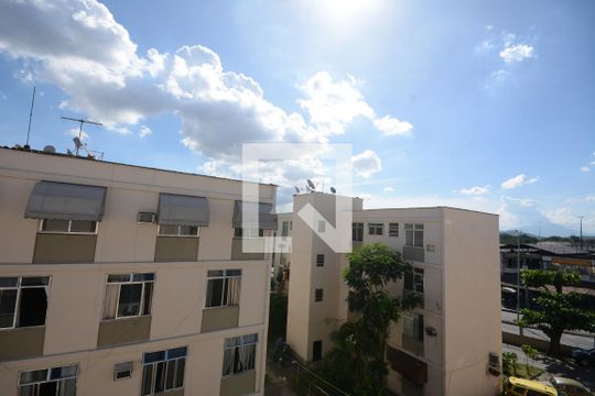 Vista do Quarto 1 de apartamento para alugar com 2 quartos, 69m² em Irajá, Rio de Janeiro