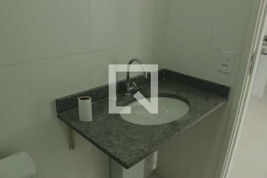 Banheiro de apartamento à venda com 2 quartos, 34m² em Jardim Taquaral, São Paulo