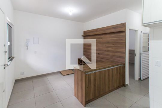 Sala e Cozinha de casa de condomínio para alugar com 1 quarto, 40m² em Vila Constança, São Paulo
