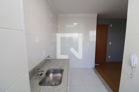 Cozinha de apartamento para alugar com 2 quartos, 43m² em Cidade São Mateus, São Paulo