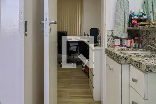 1 Andar - Banheiro dos Quarto 1 e 2 de apartamento à venda com 3 quartos, 131m² em Sagrada Família, Belo Horizonte