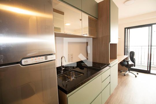 Cozinha de apartamento para alugar com 1 quarto, 30m² em Perdizes, São Paulo