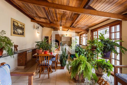 Área comum de casa à venda com 4 quartos, 200m² em Alto de Pinheiros, São Paulo