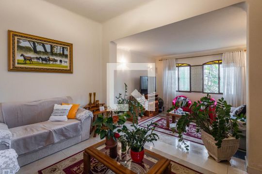 Sala de casa à venda com 4 quartos, 200m² em Alto de Pinheiros, São Paulo