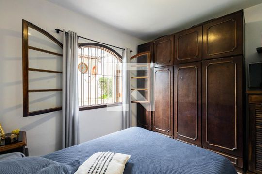 Quarto 1 de casa à venda com 4 quartos, 200m² em Alto de Pinheiros, São Paulo