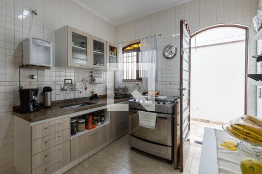 Cozinha de casa à venda com 4 quartos, 200m² em Alto de Pinheiros, São Paulo