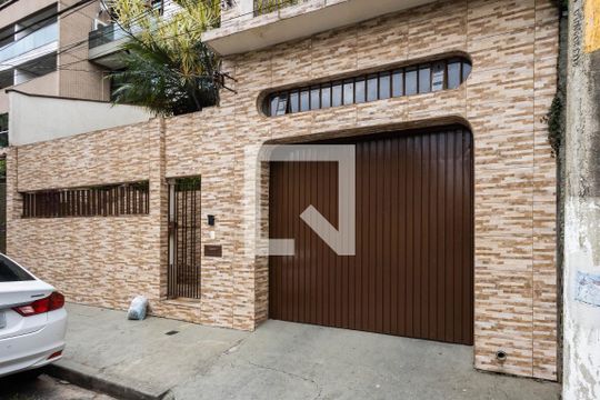 Fachada de casa à venda com 4 quartos, 200m² em Alto de Pinheiros, São Paulo